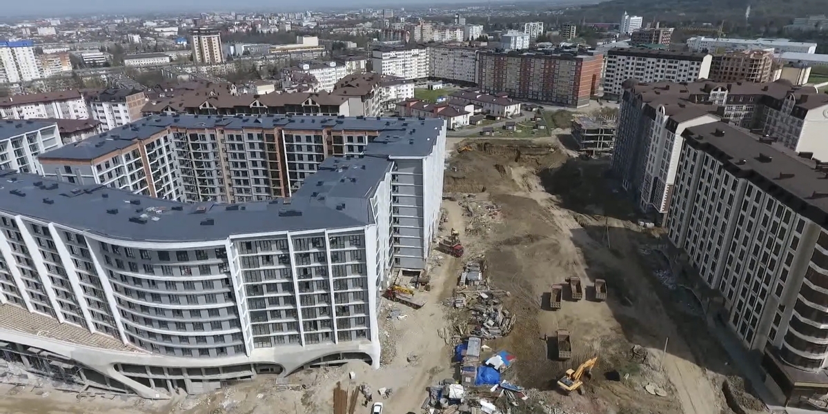 Новостройки в Нальчике. Кадр видео Александр Кравцов-Нальчик (Кабардино-Балкария) на YouTube