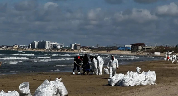 Уборка пляжа в Анапе. 15 апреля 2026 г. Фото: https://t.me/opershtab23/15697