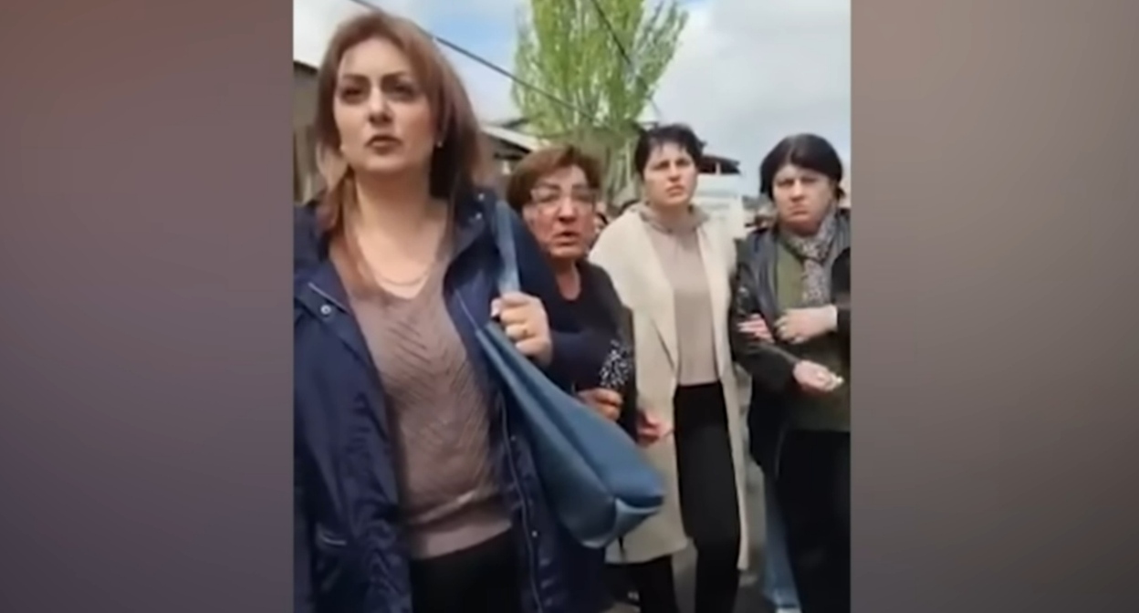 Участницы акции протеста в Паракаре. 19 апреля 2026 года. Кадр видео News.am https://news.am/rus/news/944554.html