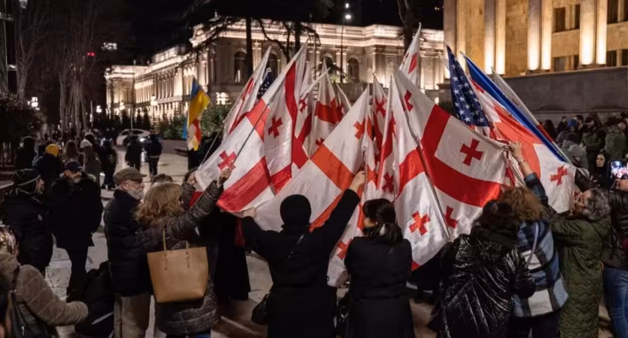 Протестующие на проспекте Руставели. Фото: Мариам Кавшбая / Publika Протестующие на проспекте Руставели. Фото: Мариам Кавшбая / Publika