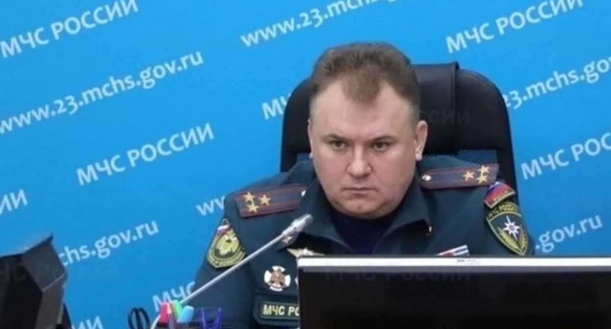 Сергей Симоненко в период работы в МЧС. 2007 год. Фото с сайта ГУ МЧС по Краснодарскому краю Сергей Симоненко в период работы в МЧС. 2007 год. Фото с сайта ГУ МЧС по Краснодарскому краю