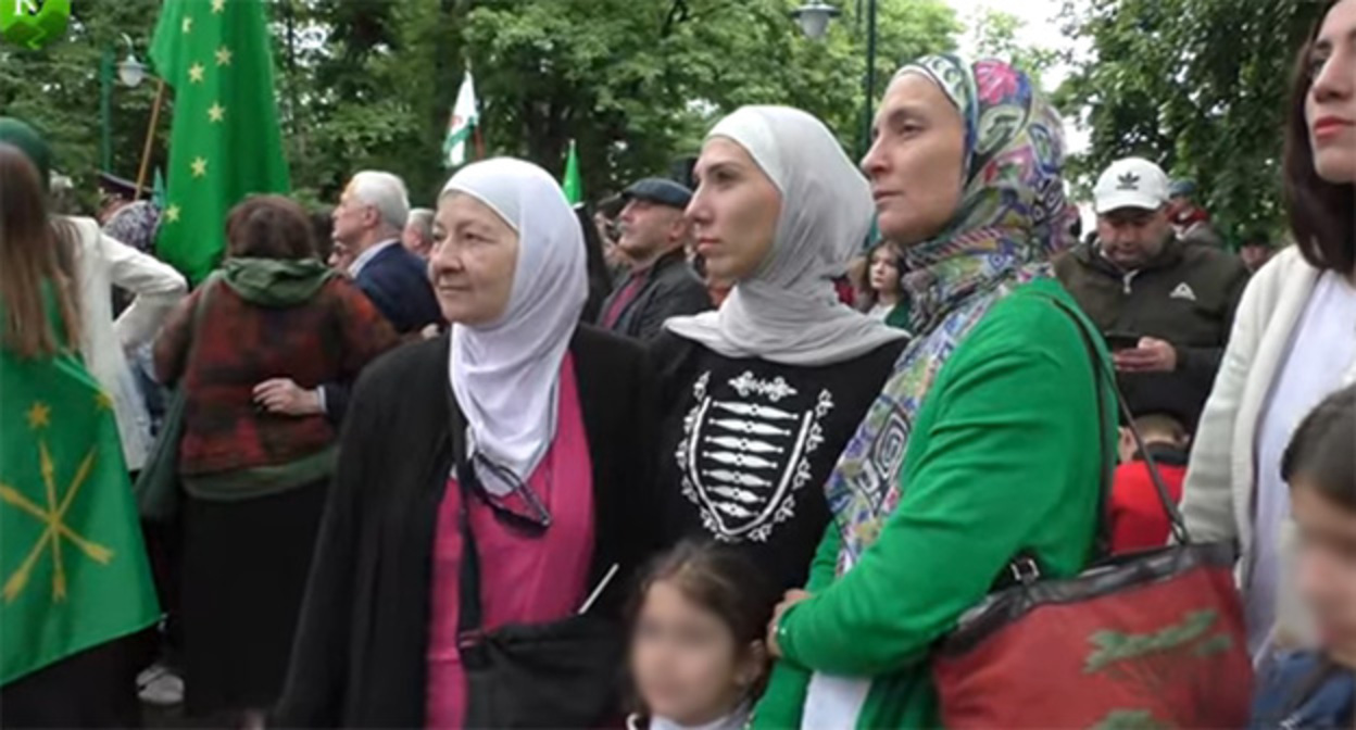 Митинг по случаю окончания Кавказской войны. Нальчик, май 2025 г. Скриншот видео "Кавказского узла" https://www.youtube.com/watch?v=O_3KdRBXZ8U Митинг по случаю окончания Кавказской войны. Нальчик, май 2025 г. Скриншот видео "Кавказского узла" https://www.youtube.com/watch?v=O_3KdRBXZ8U