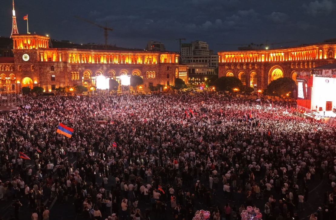 Митинг "Сильной Армении" на площади Республики в Ереване. Скриншот фото со страницы партии в Facebook от 03.06.26, https://www.facebook.com/photo/?fbid=122180048258928913&set=a.122103566582928913 (деятельность компании Meta, владеющей соцсетью, запрещена в России) Митинг "Сильной Армении" на площади Республики в Ереване. Скриншот фото со страницы партии в Facebook от 03.06.26, https://www.facebook.com/photo/?fbid=122180048258928913&set=a.122103566582928913 (деятельность компании Meta, владеющей соцсетью, запрещена в России)