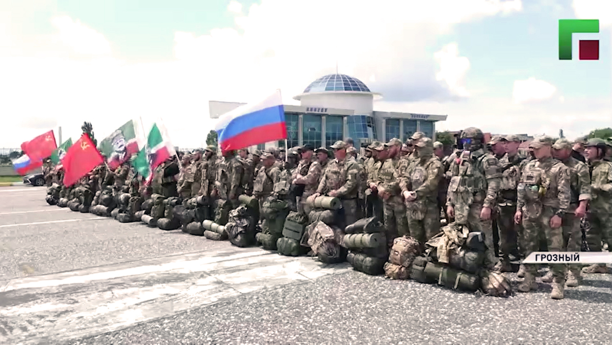 Группа бойцов перед отправкой из Чечни на Украину. Кадр из видео https://www.instagram.com/p/DZu0VvTRybZ (деятельность компании Meta (владеет Facebook, Instagram и WhatsApp) запрещена в России) Группа бойцов перед отправкой из Чечни на Украину. Кадр из видео https://www.instagram.com/p/DZu0VvTRybZ (деятельность компании Meta (владеет Facebook, Instagram и WhatsApp) запрещена в России)