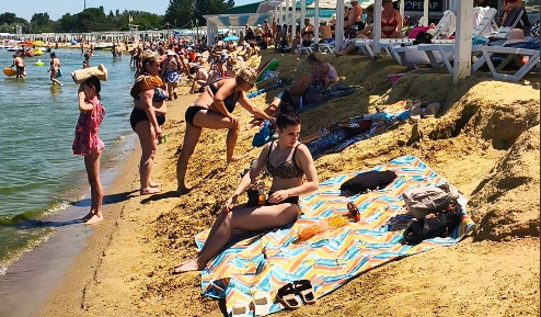 Уклон на Центральном пляже Анапы, Скриншот фото из Telegram-канала "Маковозовы" от 02.07.26, https://t.me/makovozovy/63243?single
