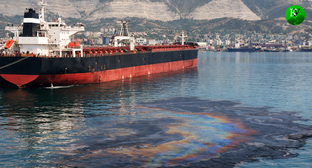 A tanker in the bay. Illustration created by the 'Caucasian Knot' using AI in the Copilot program