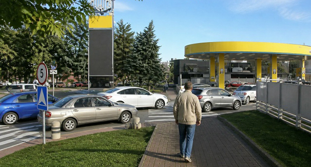 Очередь на заправке в Ростове-на-Дону. Фото: https://m.vk.com/wall-233618706_13517 Очередь на заправке в Ростове-на-Дону. Фото: https://m.vk.com/wall-233618706_13517