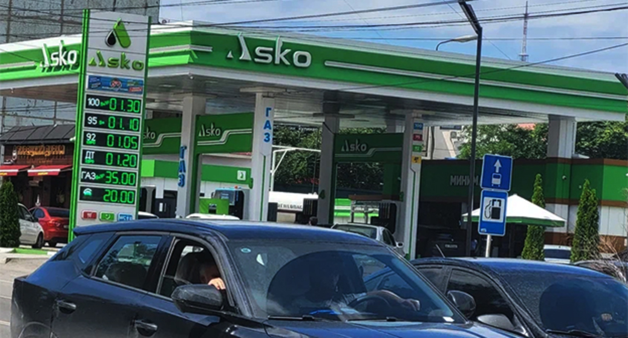 Заправка в Чечне. Фото Олега Ионова для "Кавказского узла" Заправка в Чечне. Фото Олега Ионова для "Кавказского узла"