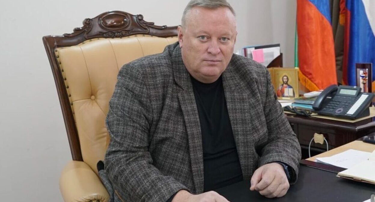 Борис Гонцов. Кадр видеосюжета телеканала "Среда" Борис Гонцов. Кадр видеосюжета телеканала "Среда"