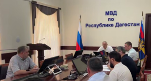 Встреча владельцев АЗС с главой МВД Дагестана. Стп-кадр виде из Telegram-канала "Криминальная хроника" от 08.08.26, https://t.me/criminal_chronicle/9006