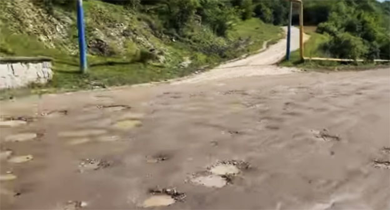 Дорога от Лечинкая до Нижнего Чегема. Скриншот видео https://www.instagram.com/_07_kbr/reel/DaSnbMlAm-H