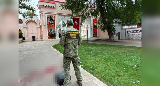Сотрудник следственного комитета на месте преступления. 14 августа 2026 г. Фото: MAX/"СУ СК России по Республике Сотрудник следственного комитета на месте преступления. 14 августа 2026 г. Фото: MAX/"СУ СК России по Республике
