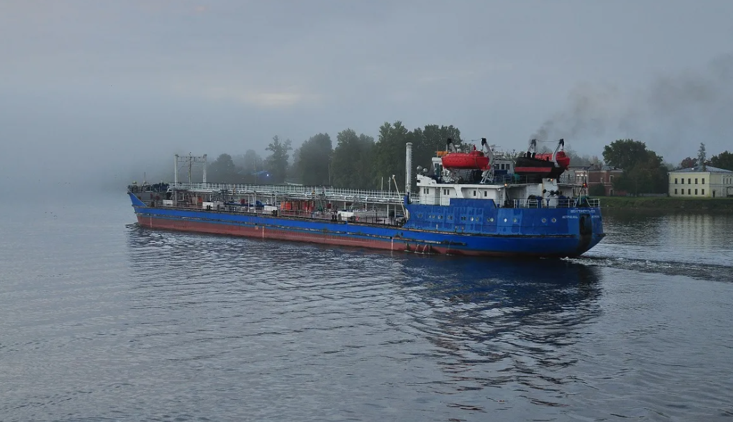 Танкер "Волгонефть-239". Скриншот фото https://fleetphoto.ru/photo/369444/?&lang=ru. Танкер "Волгонефть-239". Скриншот фото https://fleetphoto.ru/photo/369444/?&lang=ru.
