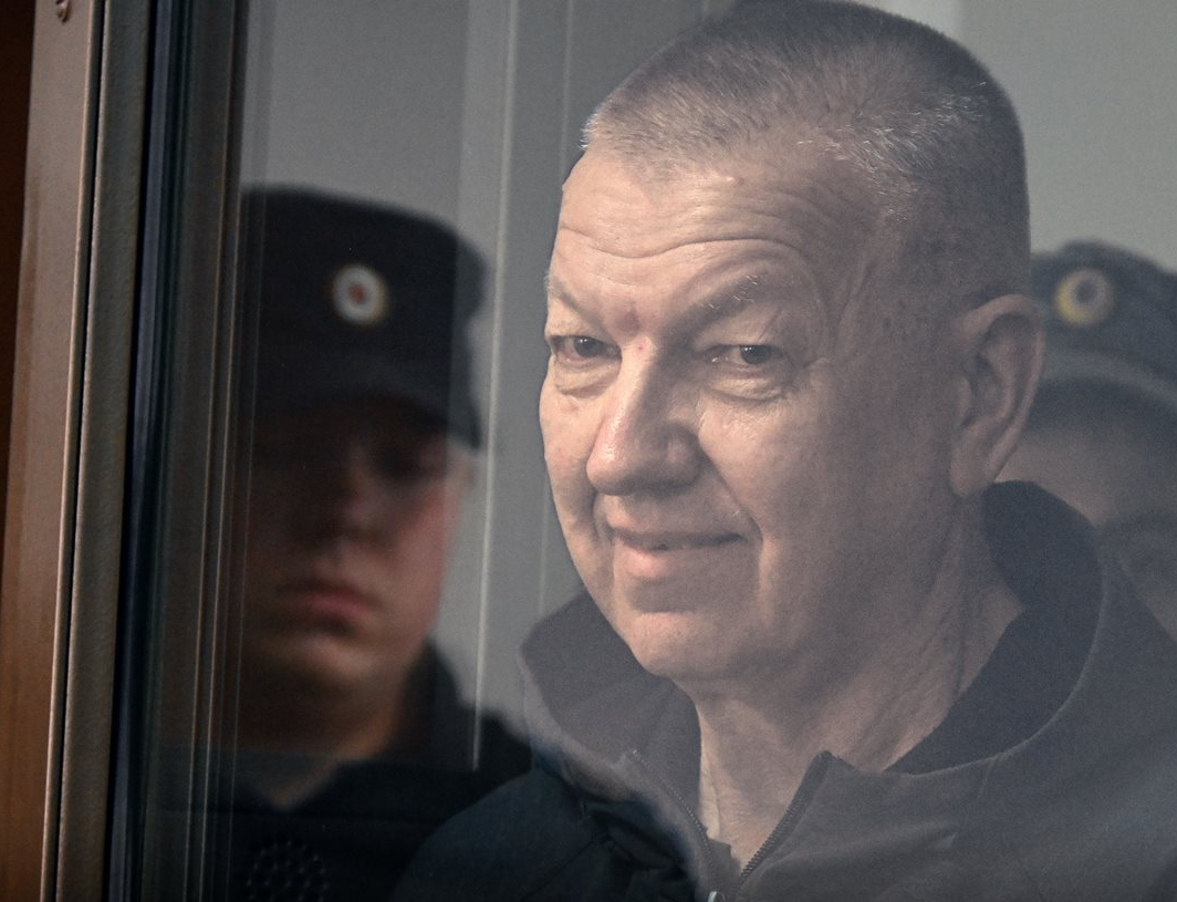 Кадр главы службы безопасности концерна "Покровский" Сергея Ечкалова. Фото: Коммерсант / Telegram-канал
Кадр главы службы безопасности концерна "Покровский" Сергея Ечкалова. Фото: Коммерсант / Telegram-канал