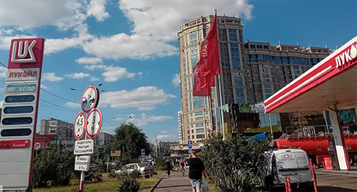 Заправка в Краснодаре. Фото Людмилы Сакс, Юга.ру Заправка в Краснодаре. Фото Людмилы Сакс, Юга.ру