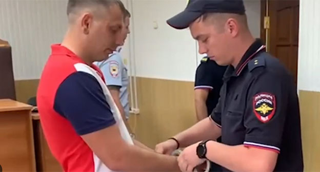 Иван Таценко в зале суда. Фото: объединённая пресс-служба судов Краснодарского края Иван Таценко в зале суда. Фото: объединённая пресс-служба судов Краснодарского края
