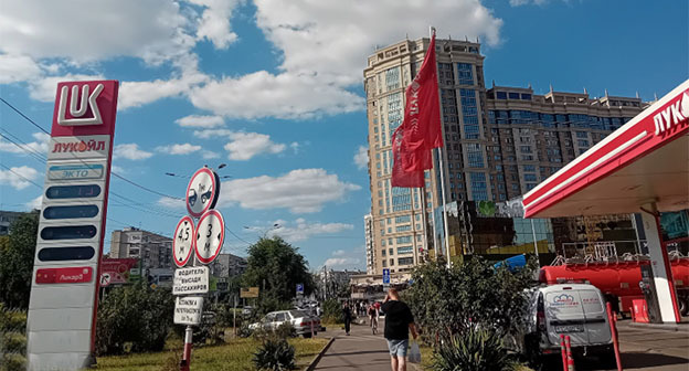 Заправка на Кубани. Фото Людмилы Сакс, Юга.ру Заправка на Кубани. Фото Людмилы Сакс, Юга.ру