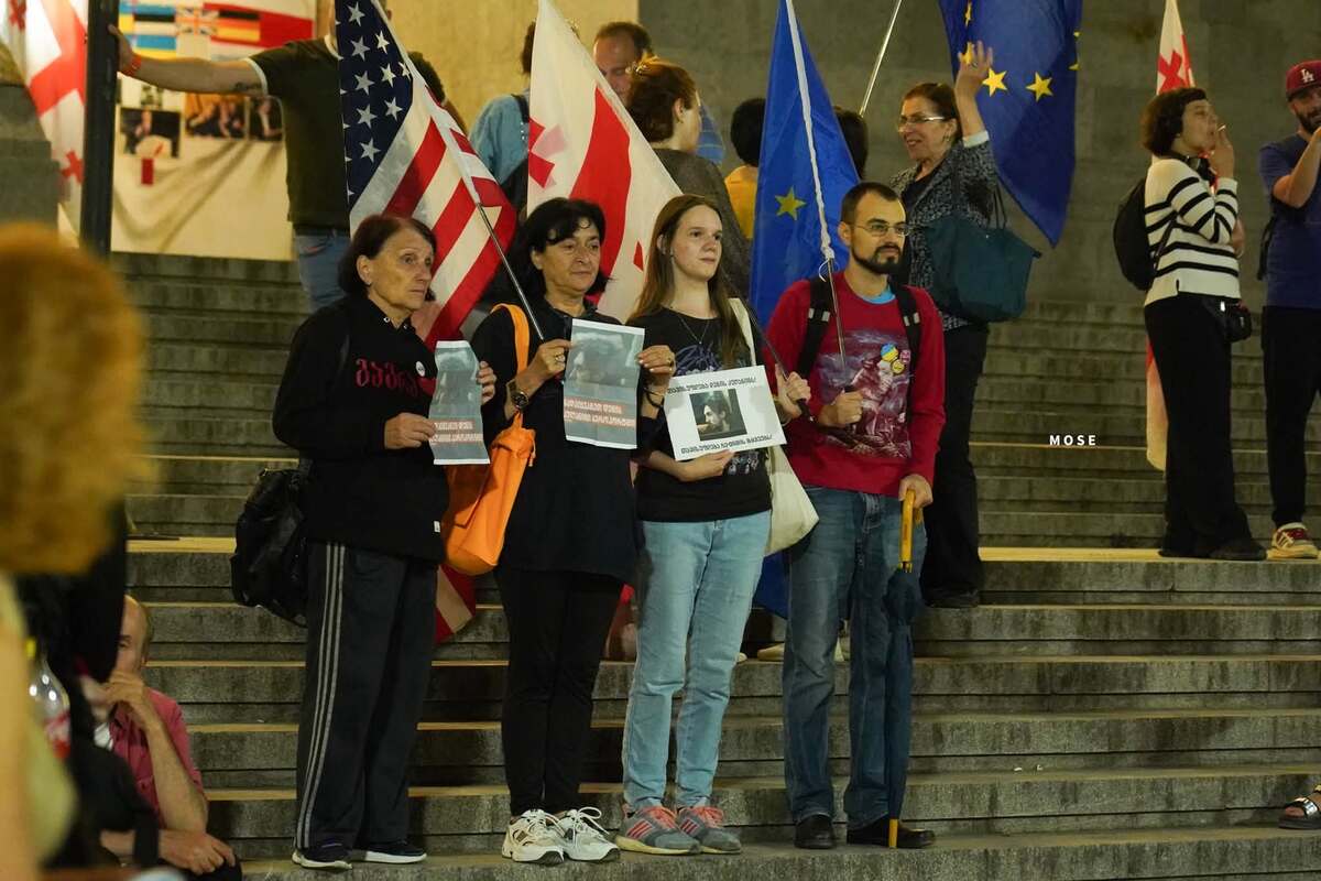 Сторонники евроинтеграции в Тбилиси в 643-й день непрерывных протестов. 1 сентября 2026 г. Фото MO SE/ Facebook - принадлежит компании Meta деятельность которой запрещена в России Сторонники евроинтеграции в Тбилиси в 643-й день непрерывных протестов. 1 сентября 2026 г. Фото MO SE/ Facebook - принадлежит компании Meta деятельность которой запрещена в России
