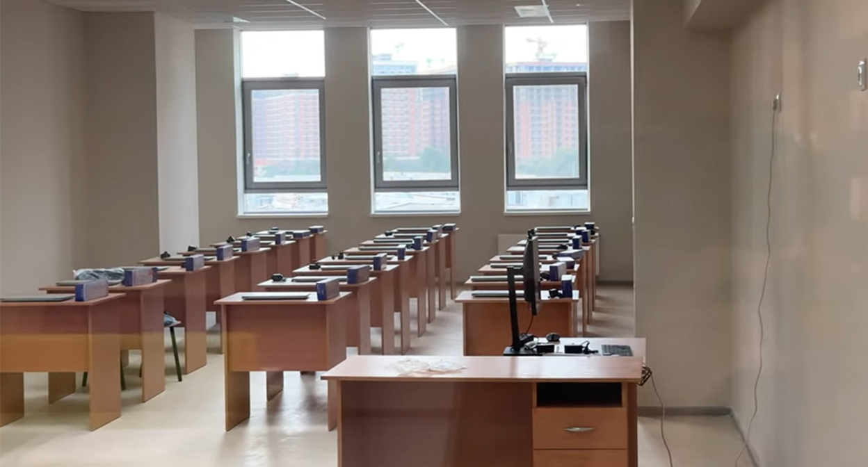 Читальный зал в библиотеке одной из школ Краснодара. Кадр из видео https://www.youtube.com/watch?v=33F_yP7XMvU