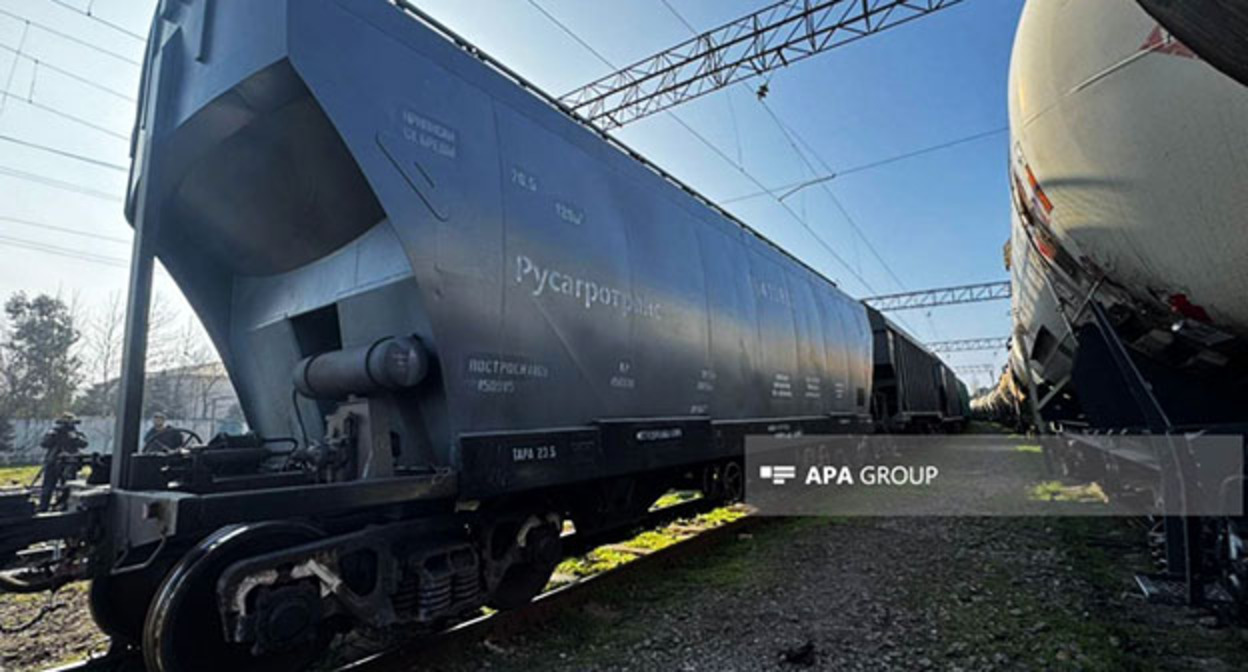 Цистерны с дизтопливом. Фото: APA https://ru.apa.az/energy-and-industry/iz-azerbaidzana-v-armeniyu-budet-otpravleno-17-vagonov-cistern-s-dizelnym-toplivom-669921