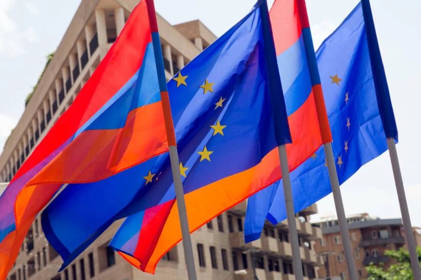 Флаги ЕС и Армении. Фото: https://armeniatoday.am/economica/1123831/ Флаги ЕС и Армении. Фото: https://armeniatoday.am/economica/1123831/