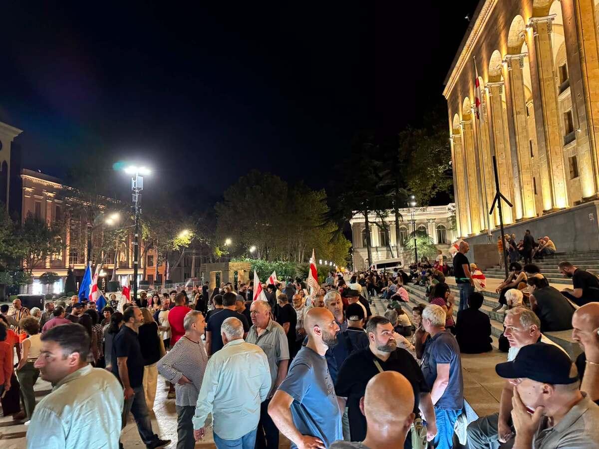 Сторонники евроинтеграции в Тбилиси в 645-й день непрерывных протестов. 3 сентября 2026 г. Фото MO SE/ Facebook - принадлежит компании Meta деятельность которой запрещена в России Сторонники евроинтеграции в Тбилиси в 645-й день непрерывных протестов. 3 сентября 2026 г. Фото MO SE/ Facebook - принадлежит компании Meta деятельность которой запрещена в России