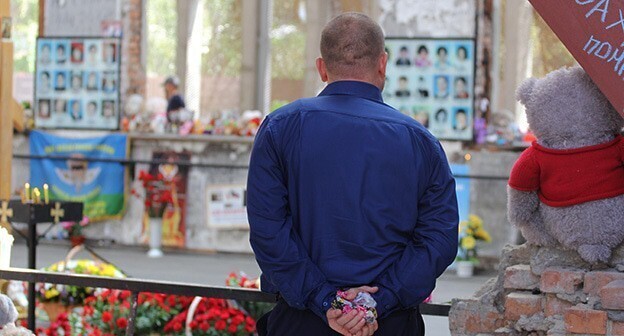 Вахта памяти жертв теракта в бесланской школе. Фото "Кавказского узла" Вахта памяти жертв теракта в бесланской школе. Фото "Кавказского узла"