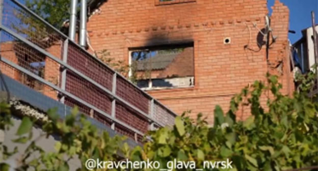 Многоэтажный дом, пострадавший после атаки БПЛА в Новороссийске. 9 сентября 2026 г. Скриншот видео https://t.me/kravchenko_glava_nvrsk/16932