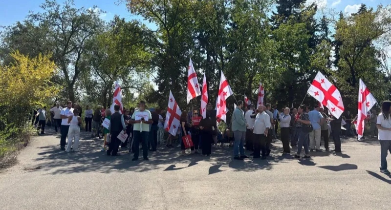 Акция протеста в Крцанисском лесопарке. Фото: "Интерпрессньюс" https://www.interpressnews.ge/ru/article/177483-v-krtsanisskom-lesoparke-proshla-aktsiia-protesta-protiv-stroitelstva-t-n-arabskikh-gorodkov Акция протеста в Крцанисском лесопарке. Фото: "Интерпрессньюс" https://www.interpressnews.ge/ru/article/177483-v-krtsanisskom-lesoparke-proshla-aktsiia-protesta-protiv-stroitelstva-t-n-arabskikh-gorodkov