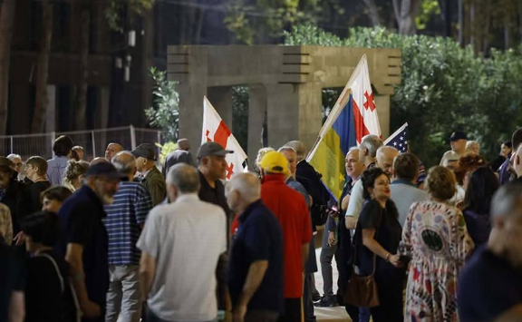 Протесты в Тбилиси 13.09.26, фото Publika? https://www.facebook.com/photo/?fbid=1868873444512197&set=a.715406393192247 (деятельность компании Meta, владеющей соцсетью, запрещена в России) Протесты в Тбилиси 13.09.26, фото Publika? https://www.facebook.com/photo/?fbid=1868873444512197&set=a.715406393192247 (деятельность компании Meta, владеющей соцсетью, запрещена в России)