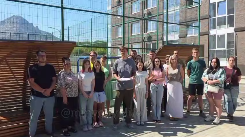 Обращение жителей дома в Минеральных водах. Кадр из видео https://t.me/MinVody_Life_1/40845 Обращение жителей дома в Минеральных водах. Кадр из видео https://t.me/MinVody_Life_1/40845