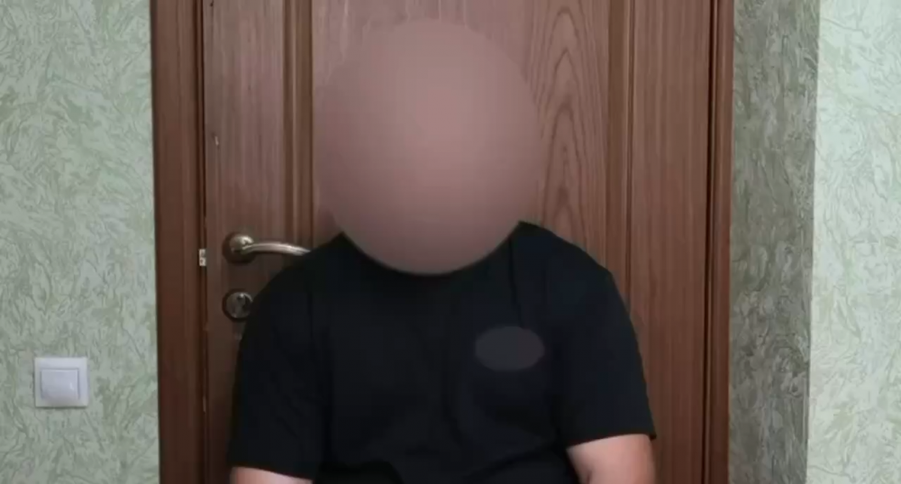 Кадр видео на котором мачкалинец приносит извинения за съемку атаки дронов от 14 сентября 2026 г. https://www.instagram.com/reel/DdQ5Dv6ylJb/