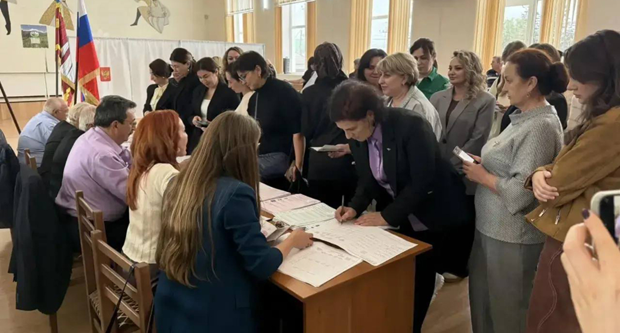 На избирательном участке в Кабардино-Балкарии. Фото: пресс-служба изибркома республики - https://t.me/izbirkom_kbr/8108