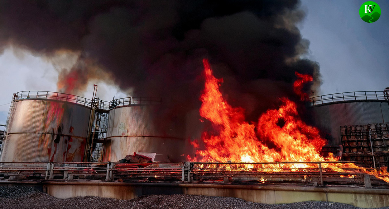 Пожар на нефтезаводе. Иллюстрация создана «Кавказским узлом» с помощью ИИ в программе Copilot Пожар на нефтезаводе. Иллюстрация создана «Кавказским узлом» с помощью ИИ в программе Copilot