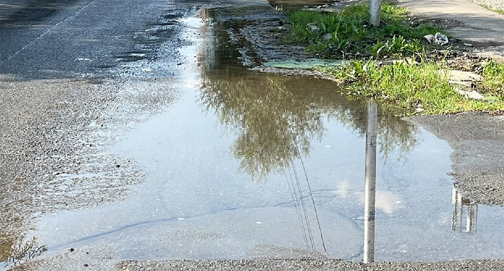 Порыв водопровода на улице Курсантов-Кировцев во Владикавказе. Скриншот публикации https://www.instagram.com/northossetia/p/DdwtwPHDpAu (деятельность компании Meta (владеет Facebook, Instagram и WhatsApp) запрещена в России) Порыв водопровода на улице Курсантов-Кировцев во Владикавказе. Скриншот публикации https://www.instagram.com/northossetia/p/DdwtwPHDpAu (деятельность компании Meta (владеет Facebook, Instagram и WhatsApp) запрещена в России)