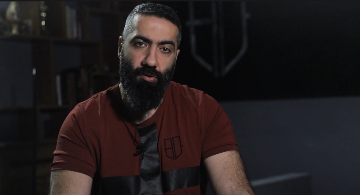 Артур Даниелян. Кадр видео ԱԴԵԿՎԱԴ ADEKVAD / YouTube Артур Даниелян. Кадр видео ԱԴԵԿՎԱԴ ADEKVAD / YouTube