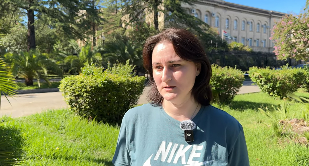 Низфа Аршба (включена Минюстом РФ в реестр иноагентов). Кадр из видео https://www.youtube.com/watch?v=HYY0tEWeZzg