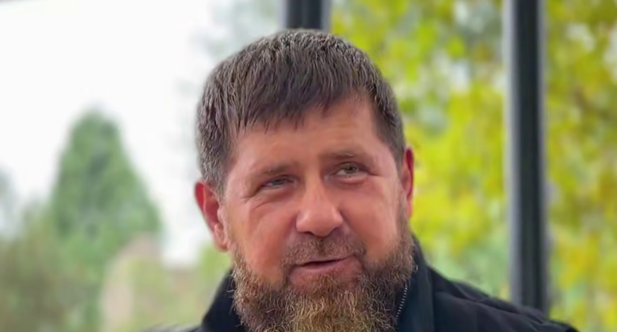 Рамзан Кадыров. Стоп-кадр видео от 23.10.26, https://t.me/RKadyrov_95/7032. Рамзан Кадыров. Стоп-кадр видео от 23.10.26, https://t.me/RKadyrov_95/7032.