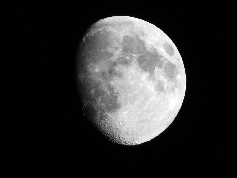 Луна... ночь, зум использован полностью.