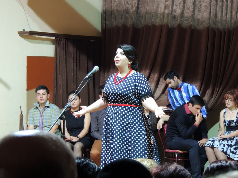 Марта исполняет стихи Беллы Ахмадуллиной
