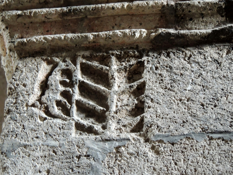 Высечено на внутренней стене  монастыря Цицернаванк.