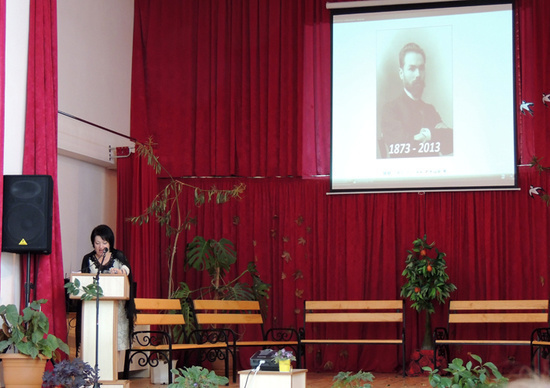 Зоя Михайловна Мартиросян, педагог русского языка и литературы открывает вечер. Зоя Михайловна Мартиросян, педагог русского языка и литературы открывает вечер.