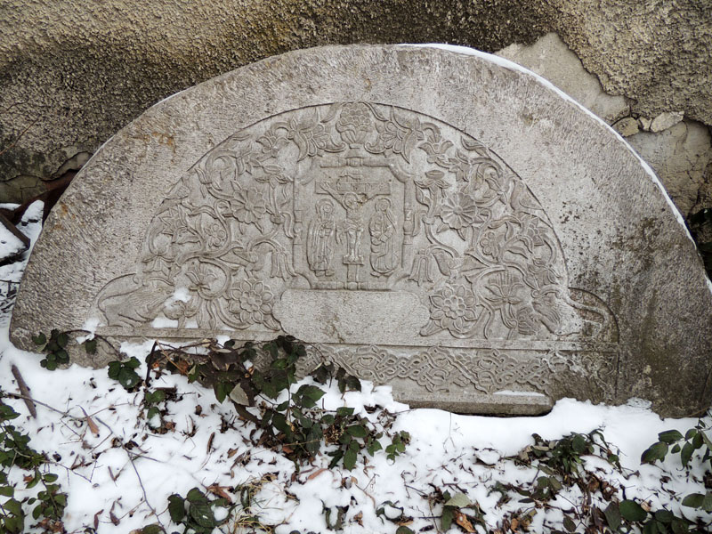 Камень с фасадной части одной из церквей г.Шуши. Начало 19 века.