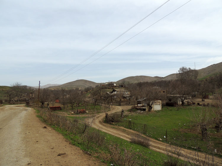 Проезжаем село Аракел Гадрутского района.