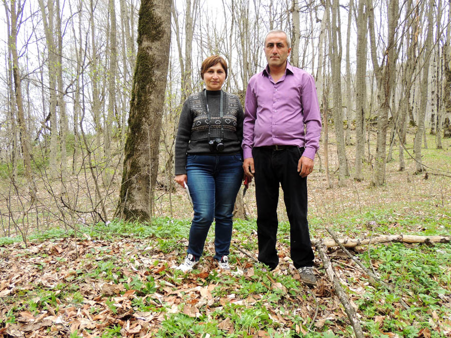 Алла Арзуманян со своим работником Николаем Григоряном, ответственным за Бадаринский участок.