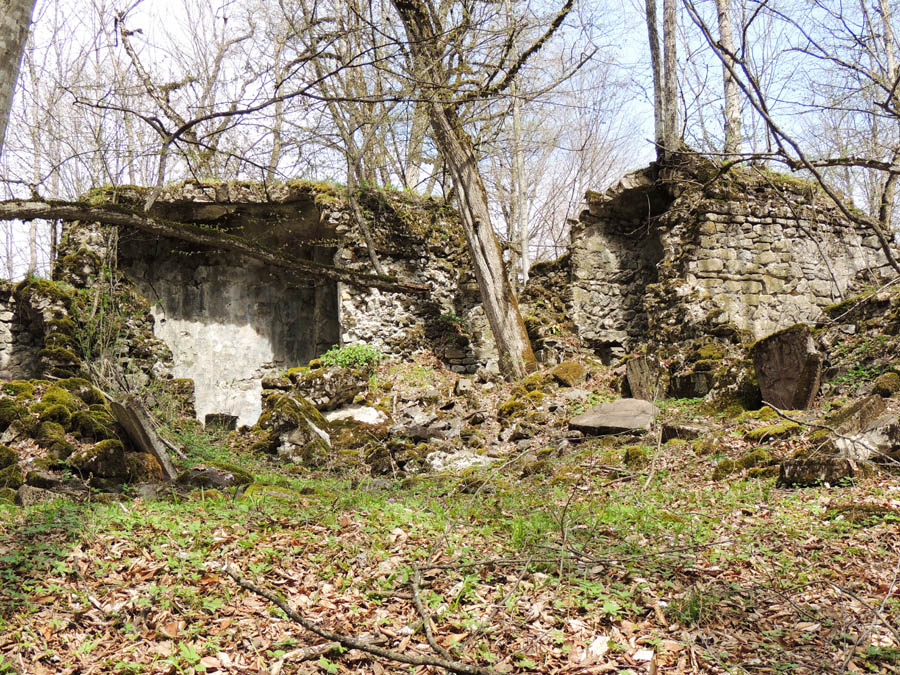 Развалины монастырского комплекса "Охты ехцы". 