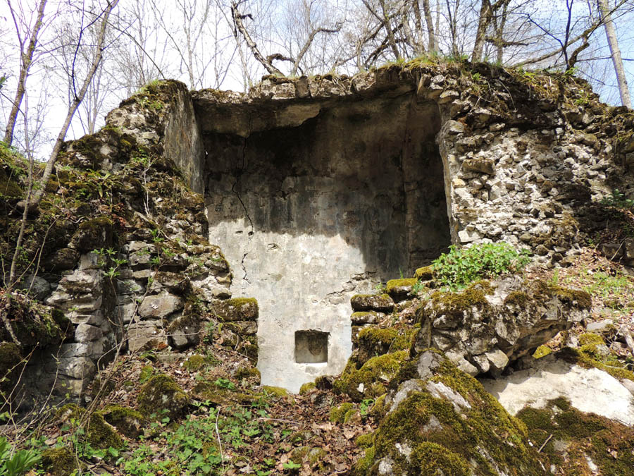 Развалины монастырского комплекса "Охты ехцы". 