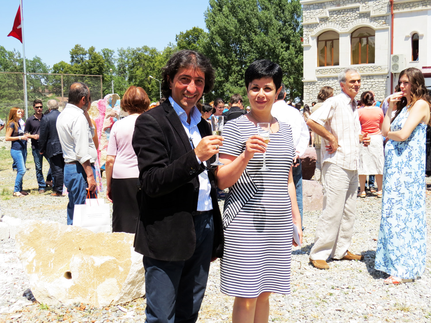 Виген Аветис (Италия) с министром культуры НКР Нарине Агабалян.
