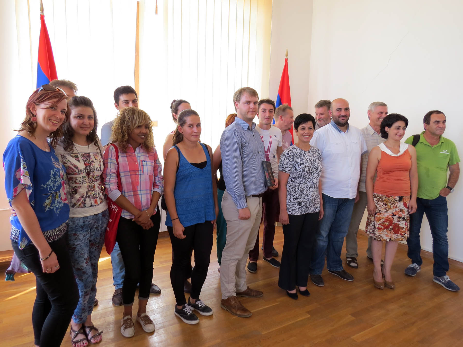 Фотография на память с министром культуры Нагорного Карабаха Нарине Агабалян (первый ряд, справа четвёртя).