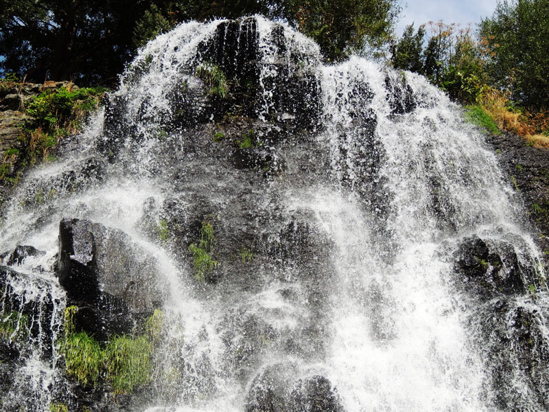 Воротанский водопад крупным планом. Сисиан.